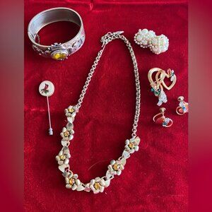 6 piece Vintage Costume Jewelry Lot